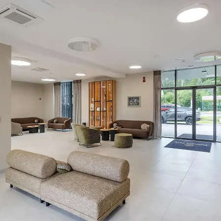 Amber Park 408 Apartment